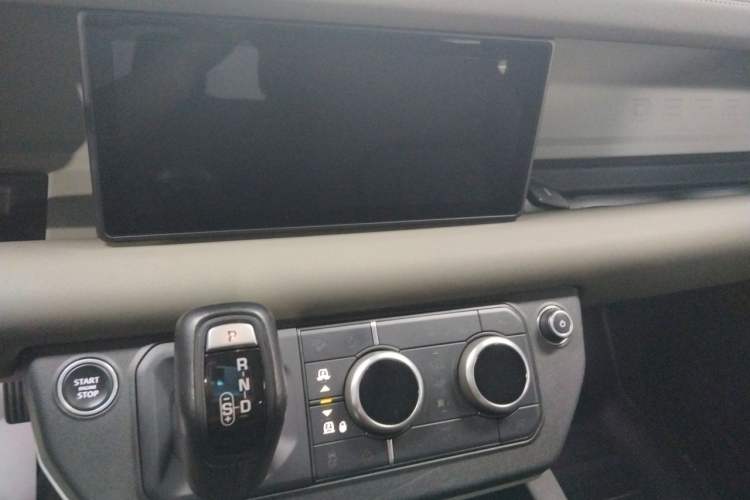 Used Land Rover Defender 2020 110 P400 Dark Special Edition Audio And AC Panel