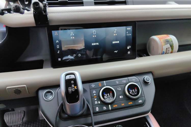 Used Land Rover Defender 2020 110 P400 Dark Special Edition Audio And AC Panel