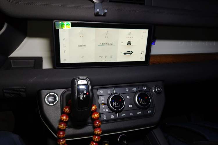Used Land Rover Defender 2020 110 P400 Dark Special Edition Audio And AC Panel