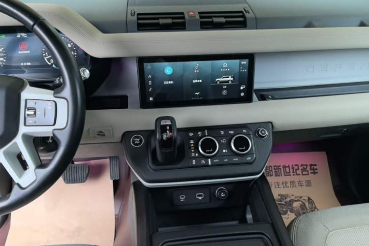 Used Land Rover Defender 2020 110 P400 SE Audio And AC Panel