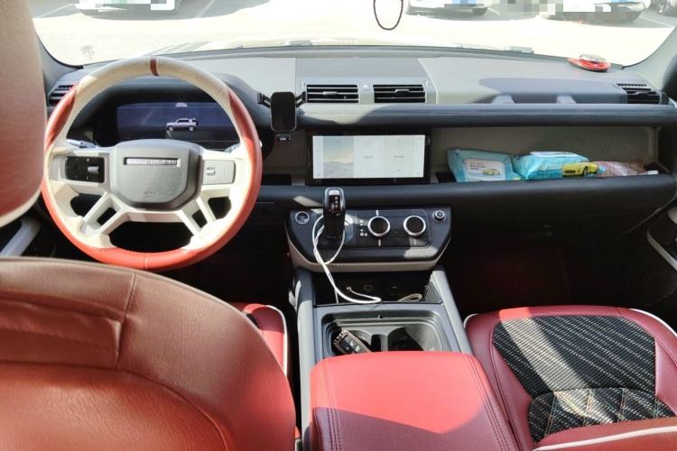 Used Land Rover Defender 2020 110 P400 SE Center Console