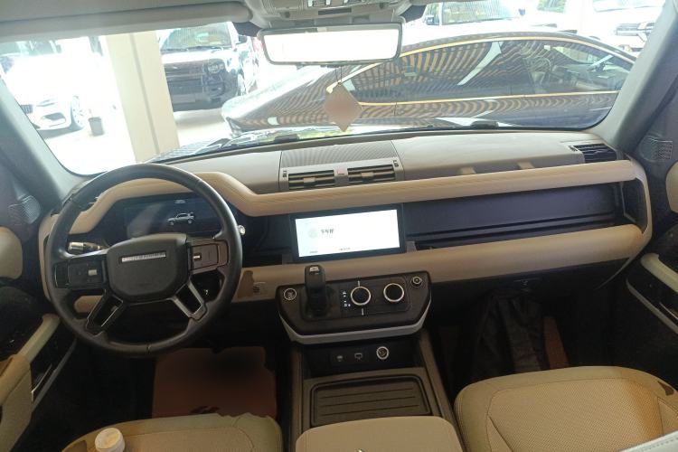 Used Land Rover Defender 2020 110 P400 SE Center Console
