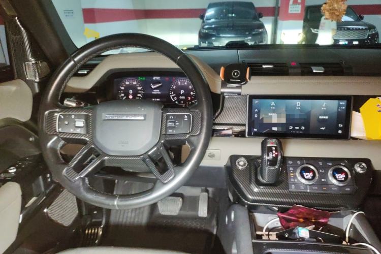 Used Land Rover Defender 2020 110 P400 SE Center Console