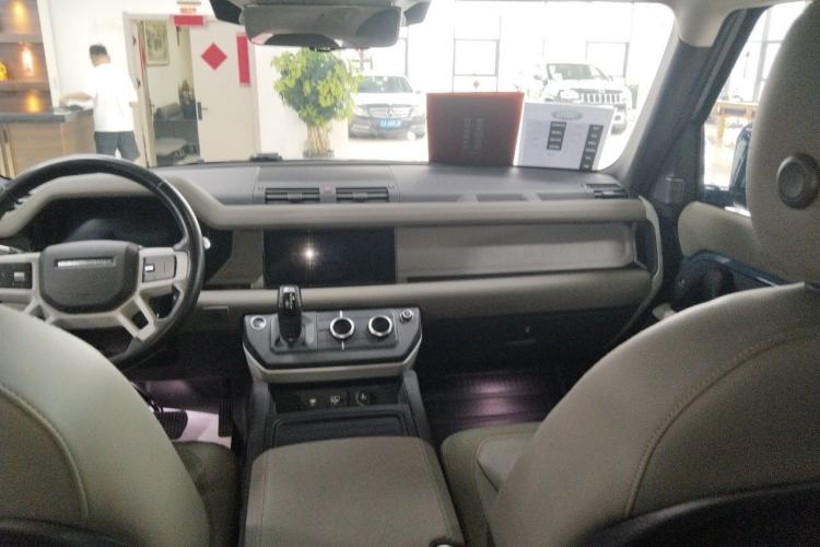 Used Land Rover Defender 2020 110 P400 Dark Special Edition Center Console