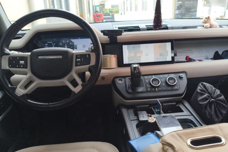 Used Land Rover Defender 2020 110 P400 SE Center Console
