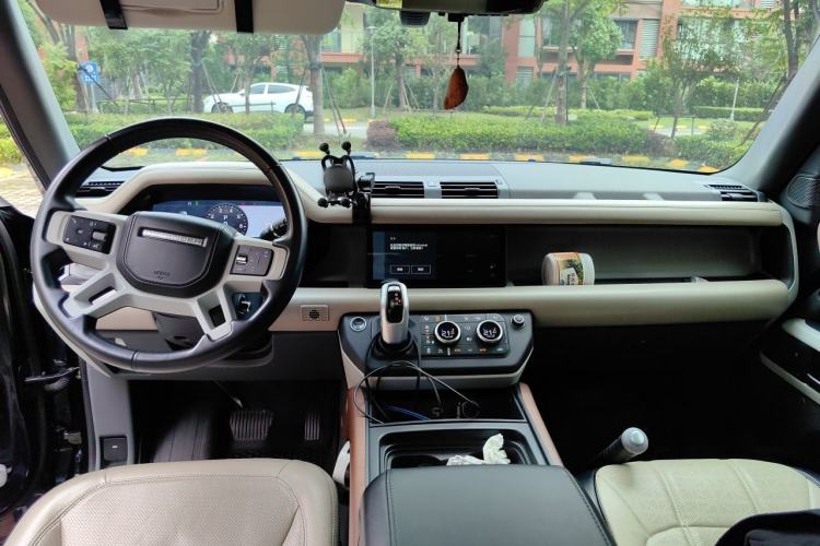 Used Land Rover Defender 2020 110 P400 Dark Special Edition Center Console