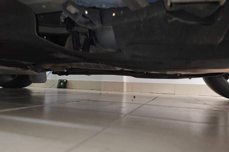 Used Land Rover Defender 2020 110 P400 X Chassis Rear Left