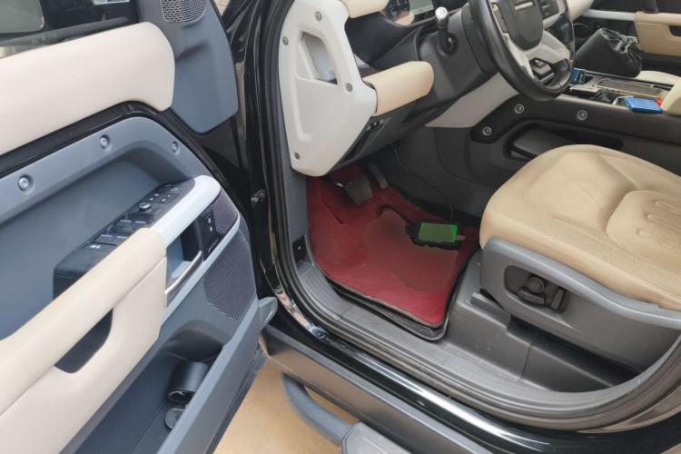 Used Land Rover Defender 2020 110 P400 SE Driver Seat