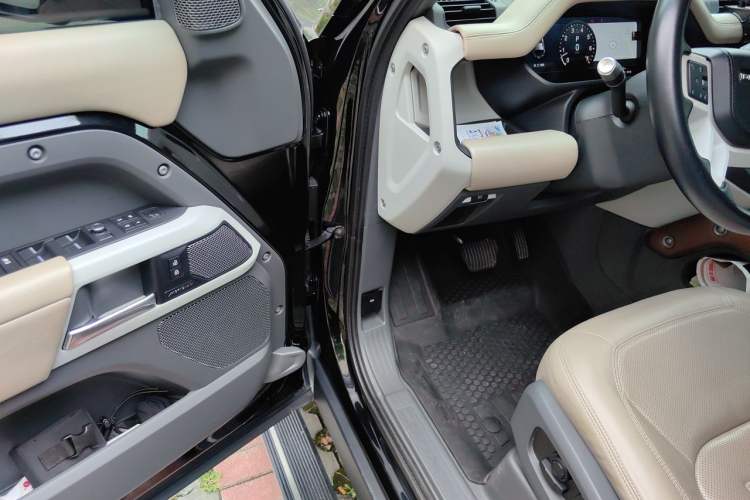 Used Land Rover Defender 2020 110 P400 Dark Special Edition Driver Seat