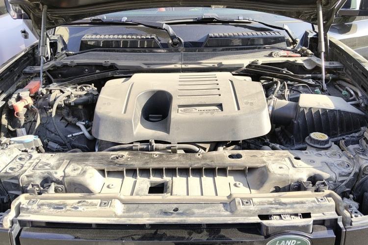 Used Land Rover Defender 2020 110 P400 SE Engine Bay