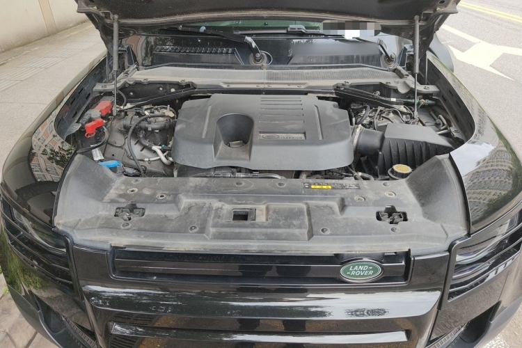 Used Land Rover Defender 2020 110 P400 SE Engine Bay