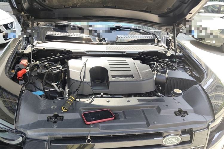 Used Land Rover Defender 2020 110 P400 SE Engine Bay