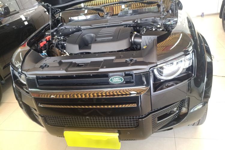 Used Land Rover Defender 2020 110 P400 SE Engine Bay