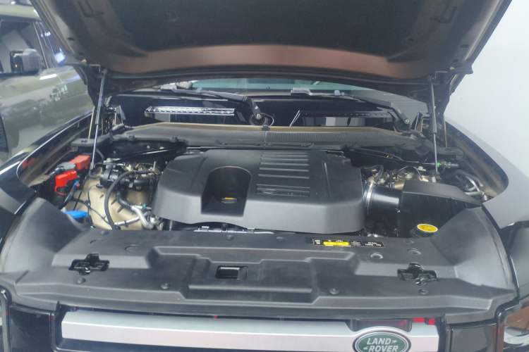 Used Land Rover Defender 2020 110 P400 HSE Engine Bay