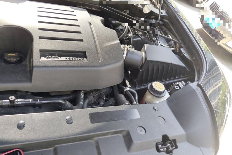 Used Land Rover Defender 2020 110 P400 SE Engine Bay Left