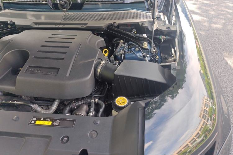 Used Land Rover Defender 2020 110 P400 Dark Special Edition Engine Bay Left