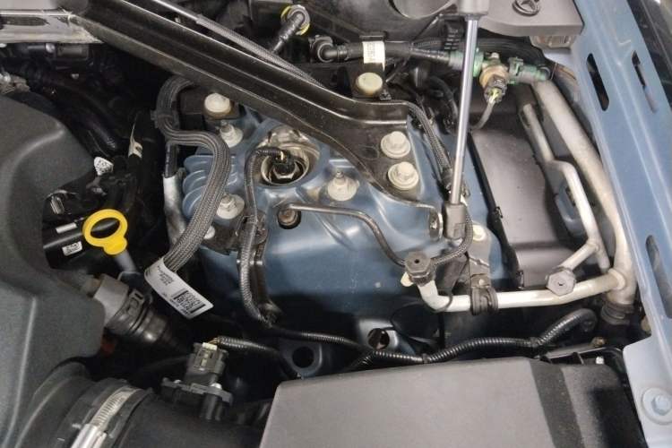 Used Land Rover Defender 2020 110 P400 Dark Special Edition Engine Bay Left