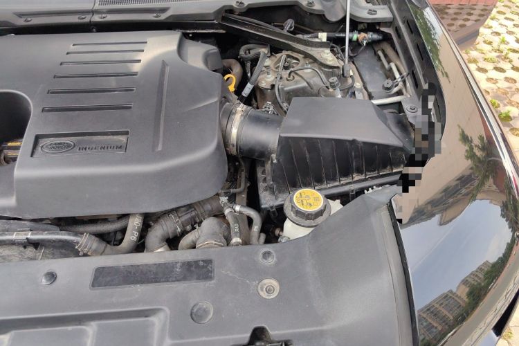 Used Land Rover Defender 2020 110 P400 Dark Special Edition Engine Bay Left
