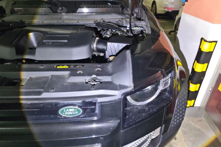 Used Land Rover Defender 2020 110 P400 Dark Special Edition Engine Bay Left