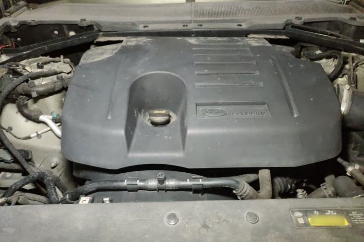 Used Land Rover Defender 2020 110 P400 SE Engine Bay