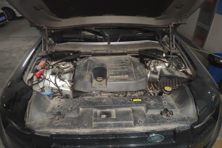 Used Land Rover Defender 2020 110 P400 HSE Engine Bay