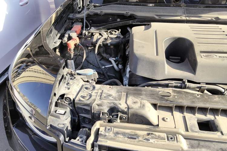 Used Land Rover Defender 2020 110 P400 SE Engine Bay Right