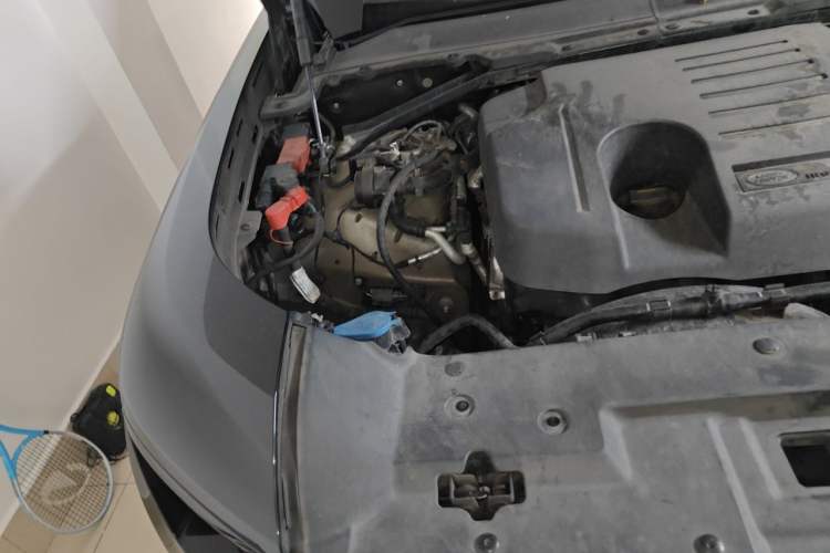 Used Land Rover Defender 2020 110 P400 X Engine Bay Right