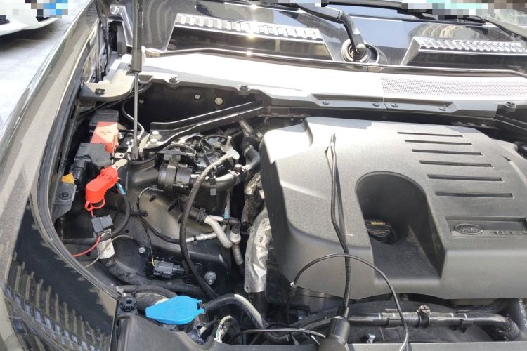 Used Land Rover Defender 2020 110 P400 SE Engine Bay Right