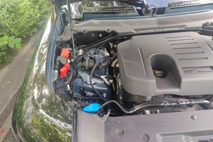Used Land Rover Defender 2020 110 P400 Dark Special Edition Engine Bay Right