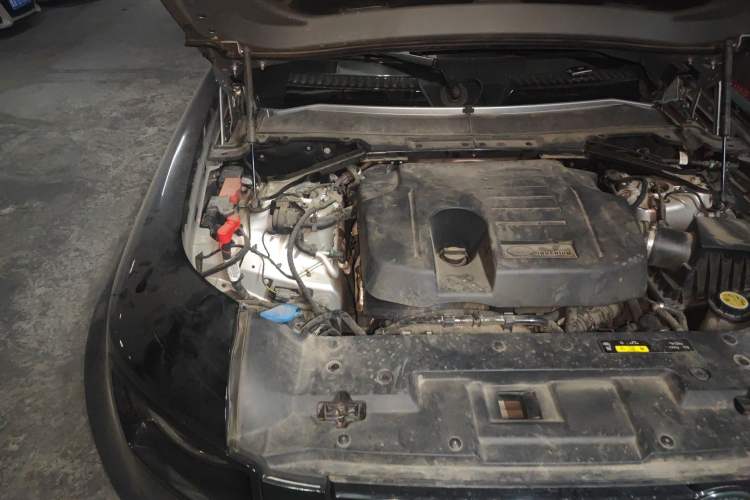 Used Land Rover Defender 2020 110 P400 HSE Engine Bay Right