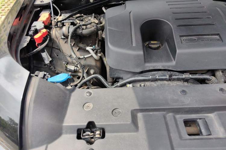 Used Land Rover Defender 2020 110 P400 Dark Special Edition Engine Bay Right