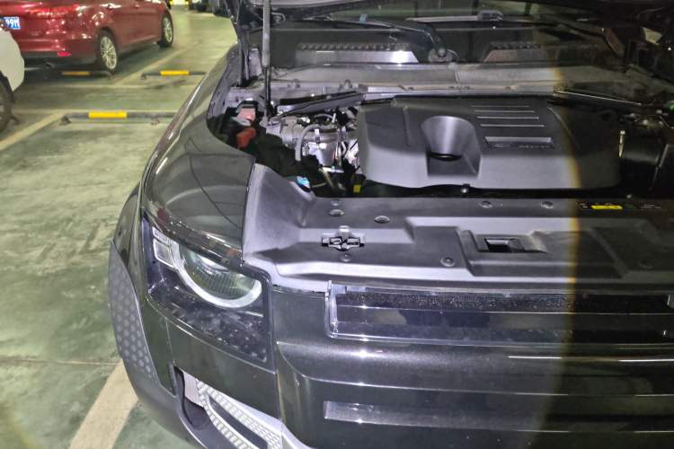 Used Land Rover Defender 2020 110 P400 Dark Special Edition Engine Bay Right