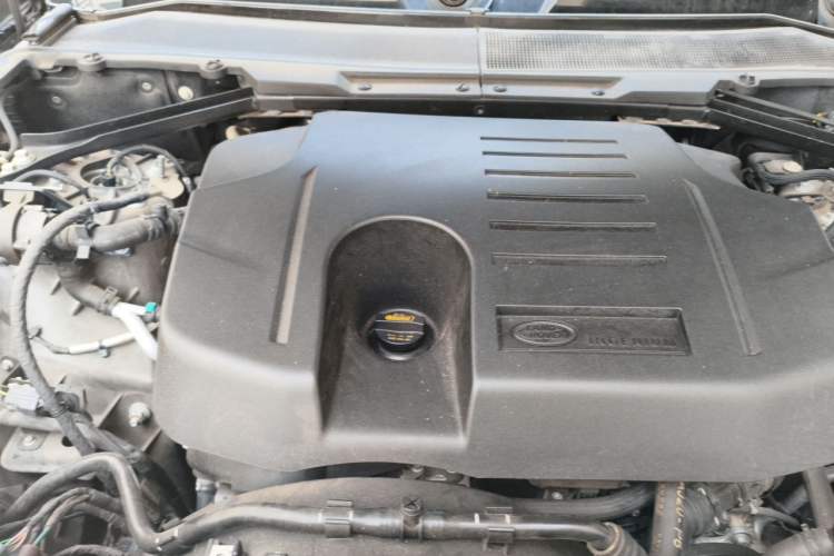 Used Land Rover Defender 2020 110 P400 SE Engine Bay