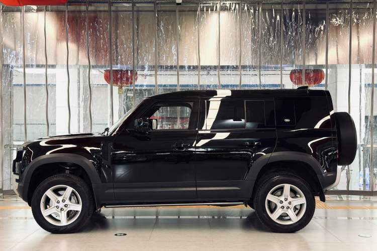 Used Land Rover Defender 2020 110 P400 SE Exterior 2