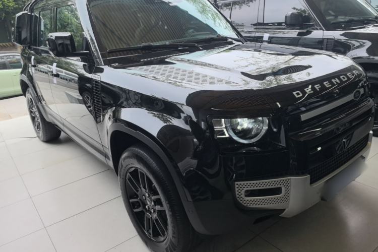 Used Land Rover Defender 2020 110 P400 SE Front Right 45 Deg