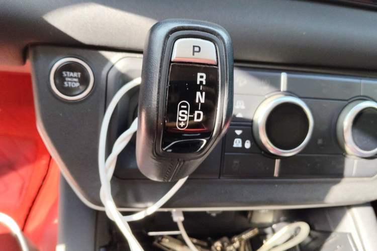 Used Land Rover Defender 2020 110 P400 SE Gear Lever