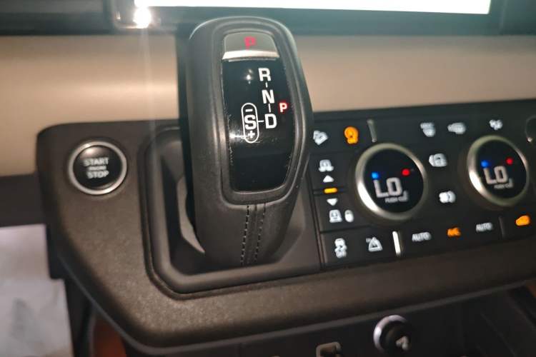 Used Land Rover Defender  Gear Lever
