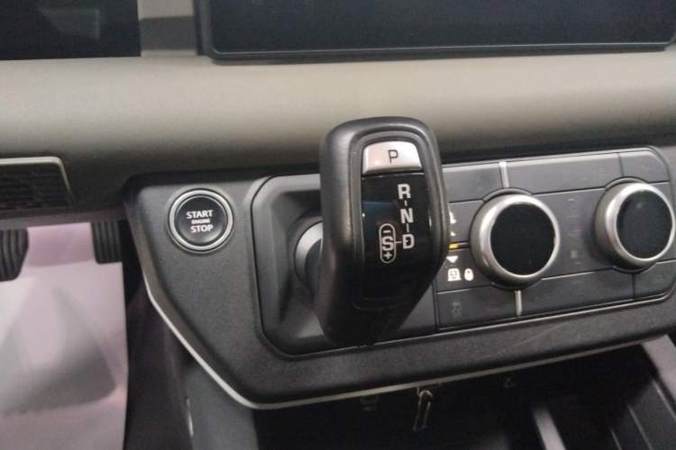 Used Land Rover Defender 2020 110 P400 Dark Special Edition Gear Lever