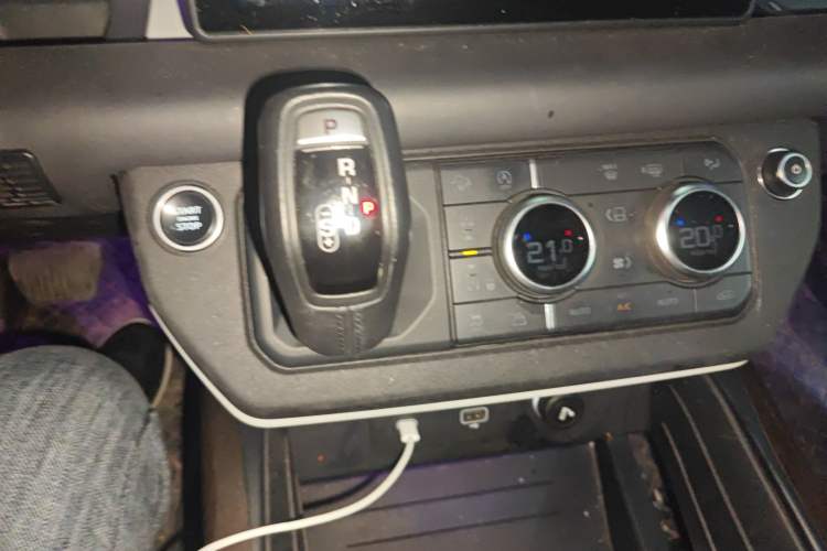 Used Land Rover Defender 2020 110 P400 HSE Gear Lever