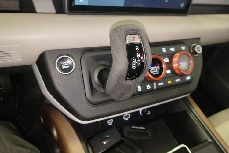 Used Land Rover Defender 2020 110 P400 HSE Gear Lever