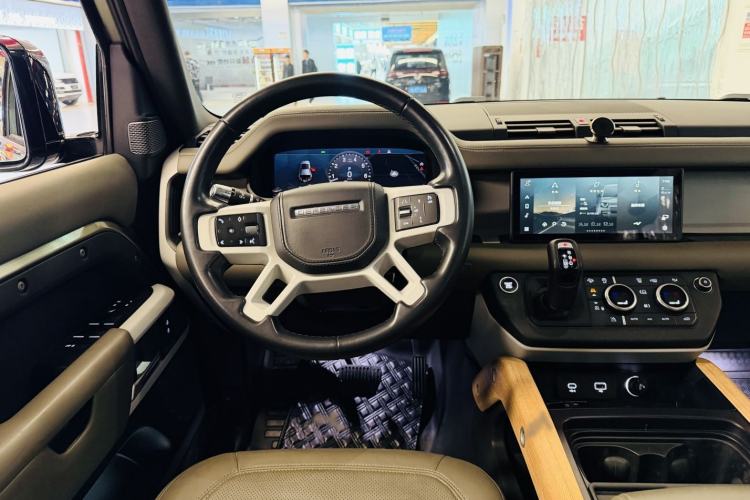 Used Land Rover Defender 2020 110 P400 SE Interior 1