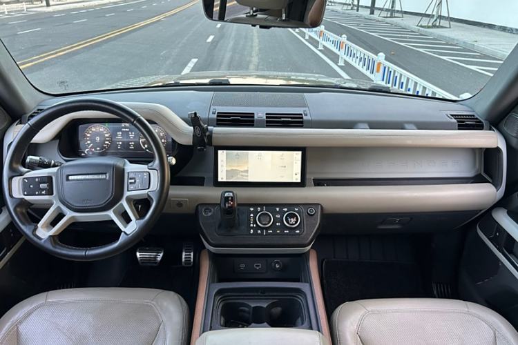 Used Land Rover Defender 2020 110 P400 HSE Interior 1