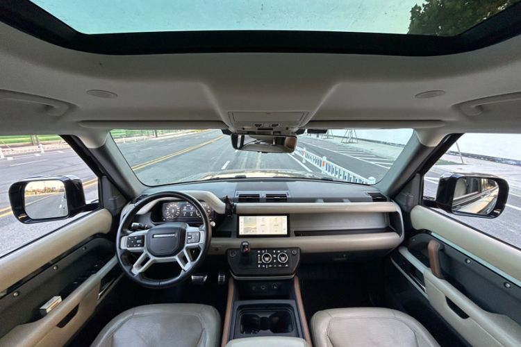 Used Land Rover Defender 2020 110 P400 HSE Interior 10