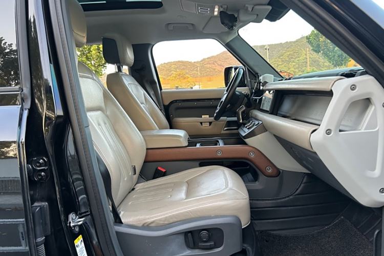 Used Land Rover Defender 2020 110 P400 HSE Interior 11