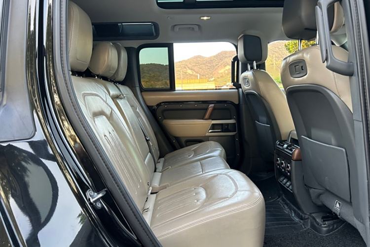 Used Land Rover Defender 2020 110 P400 HSE Interior 12