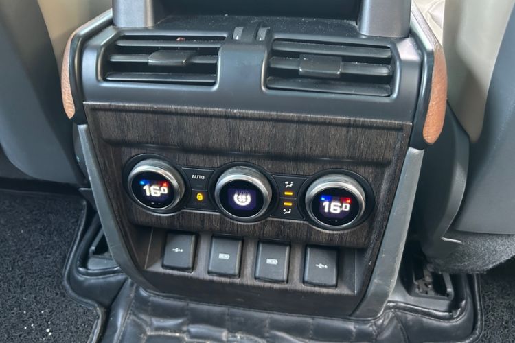 Used Land Rover Defender 2020 110 P400 HSE Interior 13