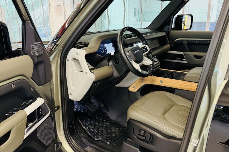Used Land Rover Defender 2020 110 P400 SE Interior 3