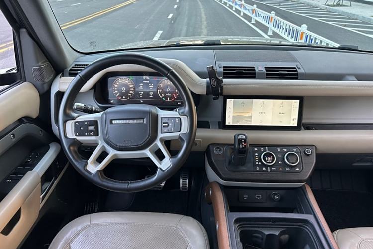 Used Land Rover Defender 2020 110 P400 HSE Interior 3