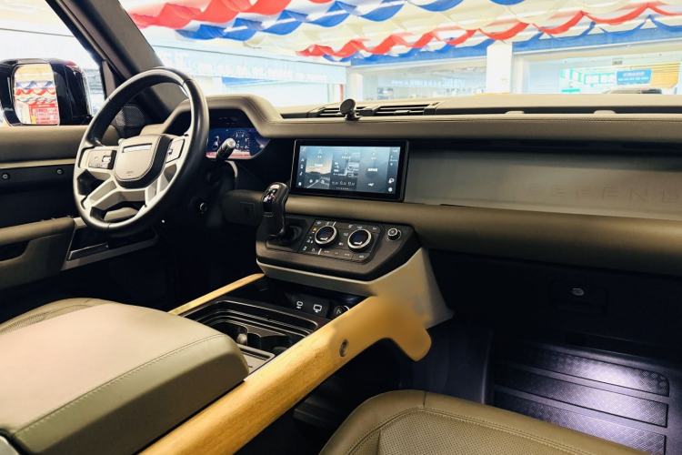 Used Land Rover Defender 2020 110 P400 SE Interior 6