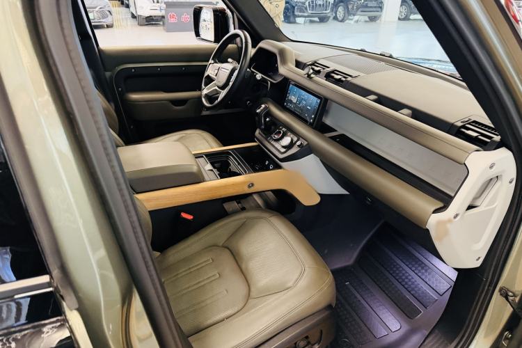 Used Land Rover Defender 2020 110 P400 SE Interior 7
